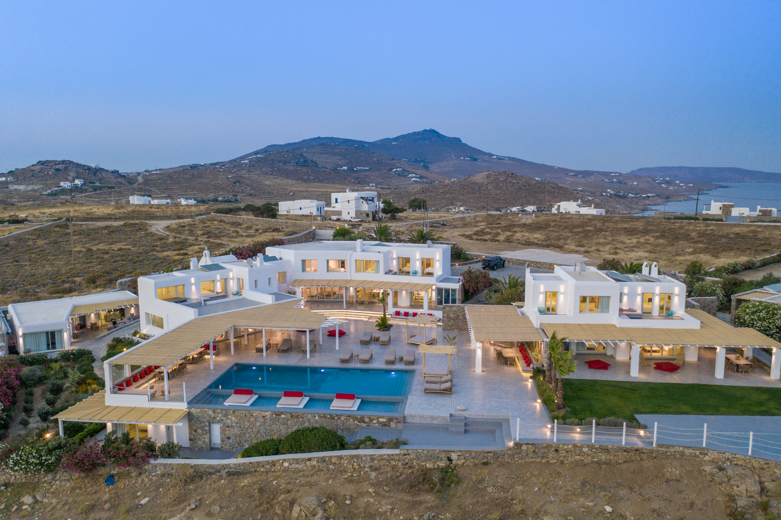 Icon Estate image 29