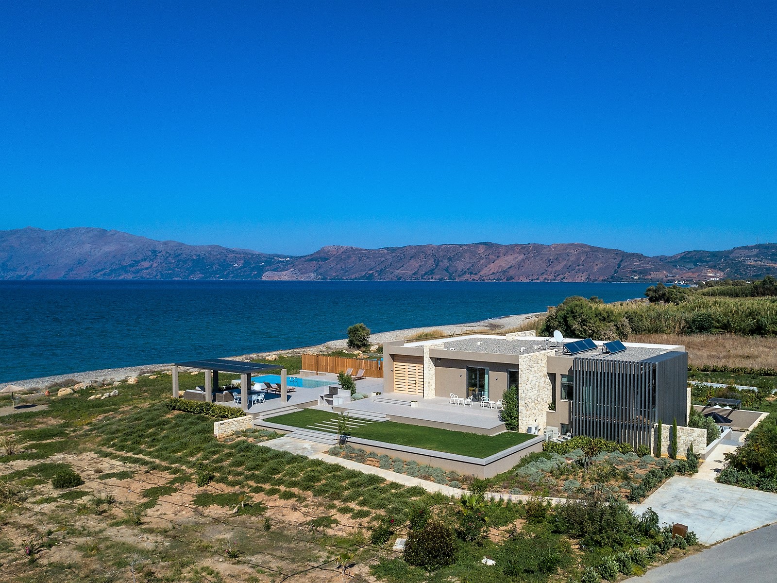 Dorian Beach Front Villas image 7