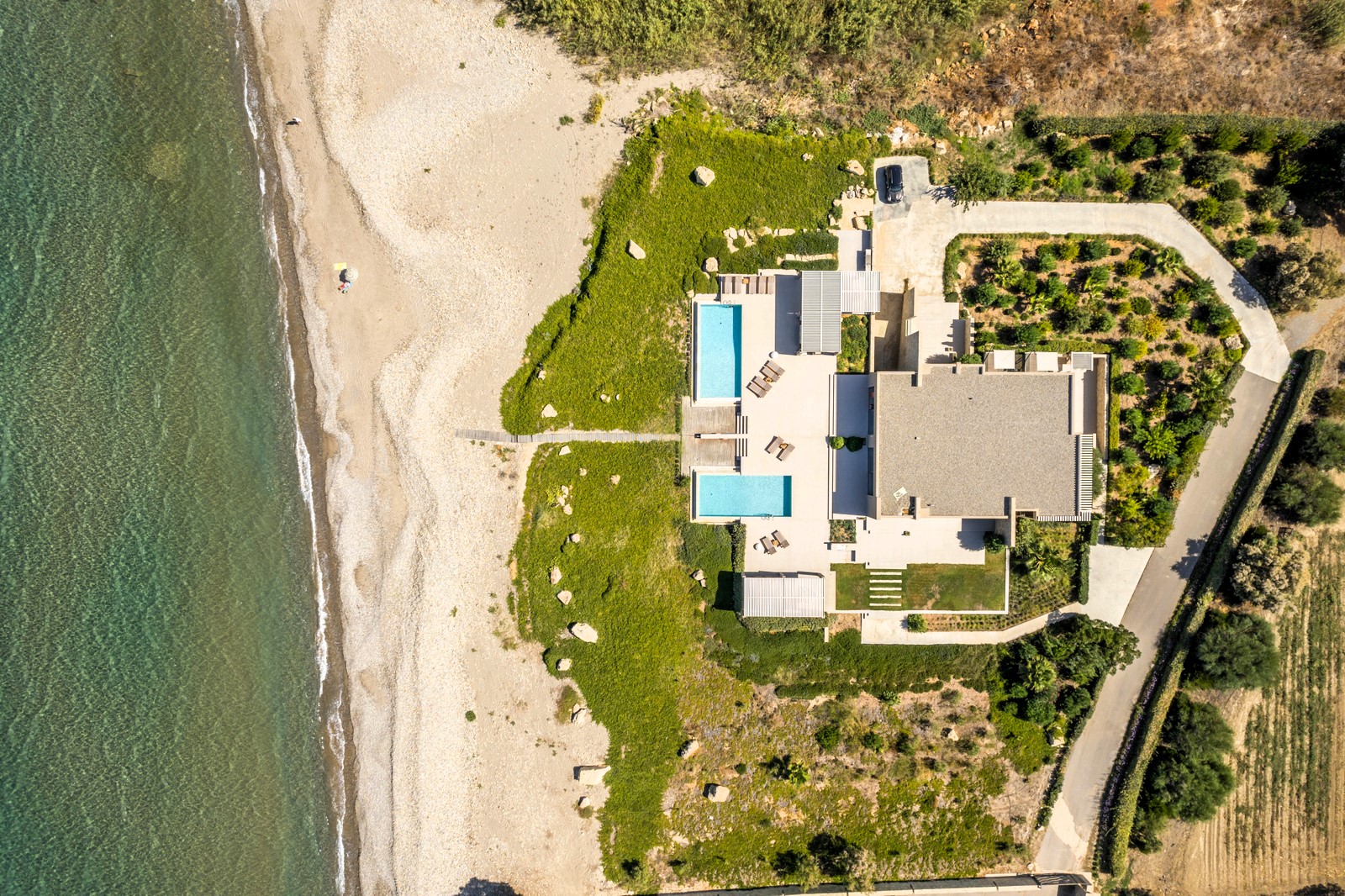 Dorian Beach Front Villas image 4