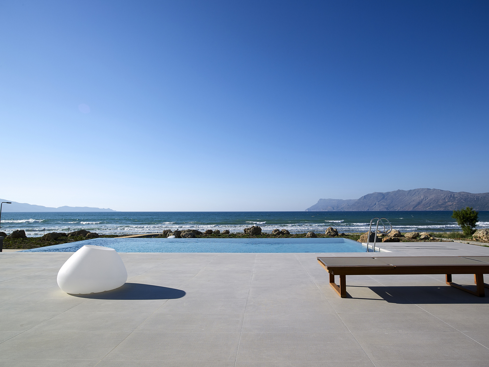La Perla Beach Front Villa image 10