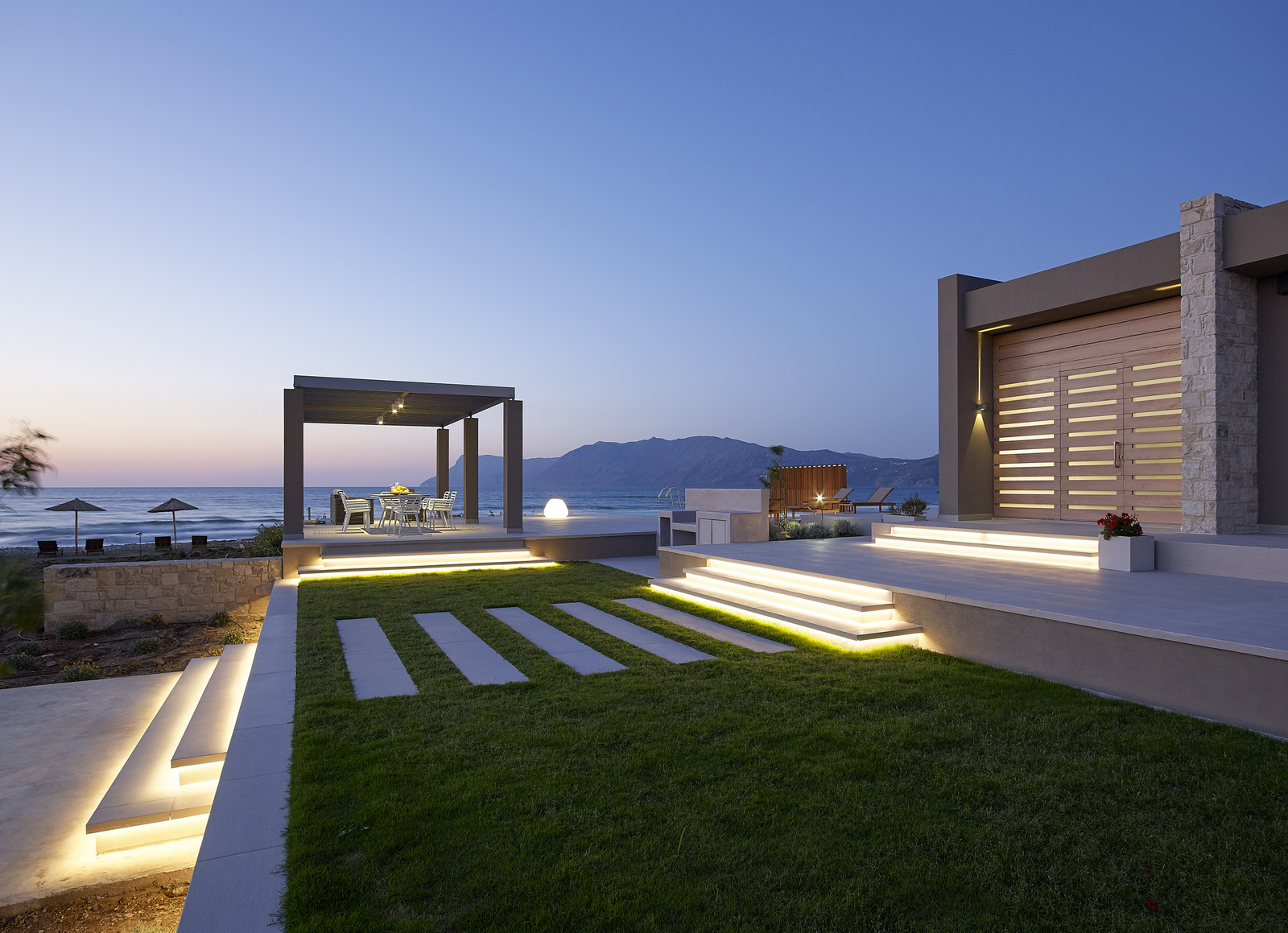 La Perla Beach Front Villa image 7