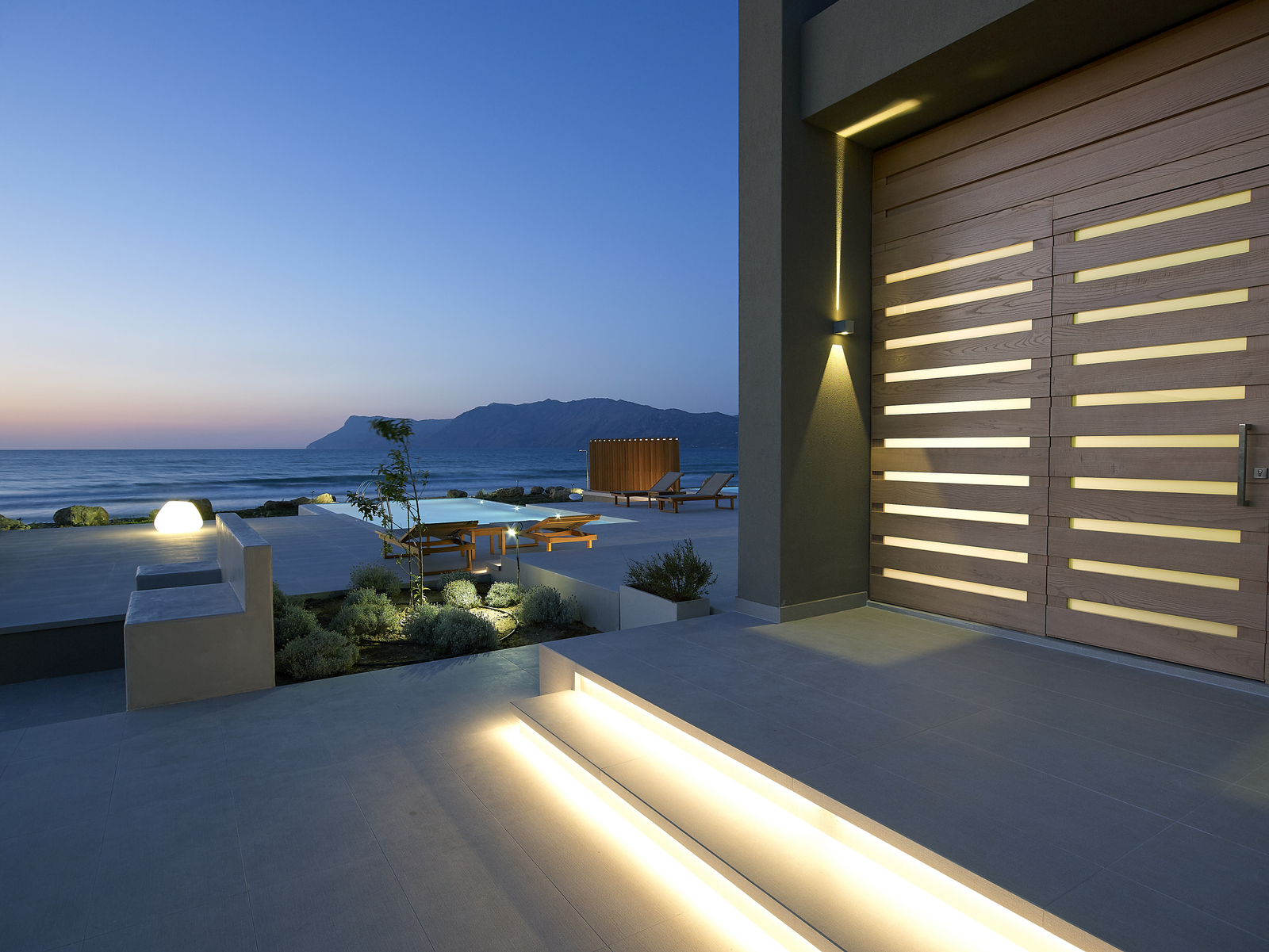 La Perla Beach Front Villa image 8