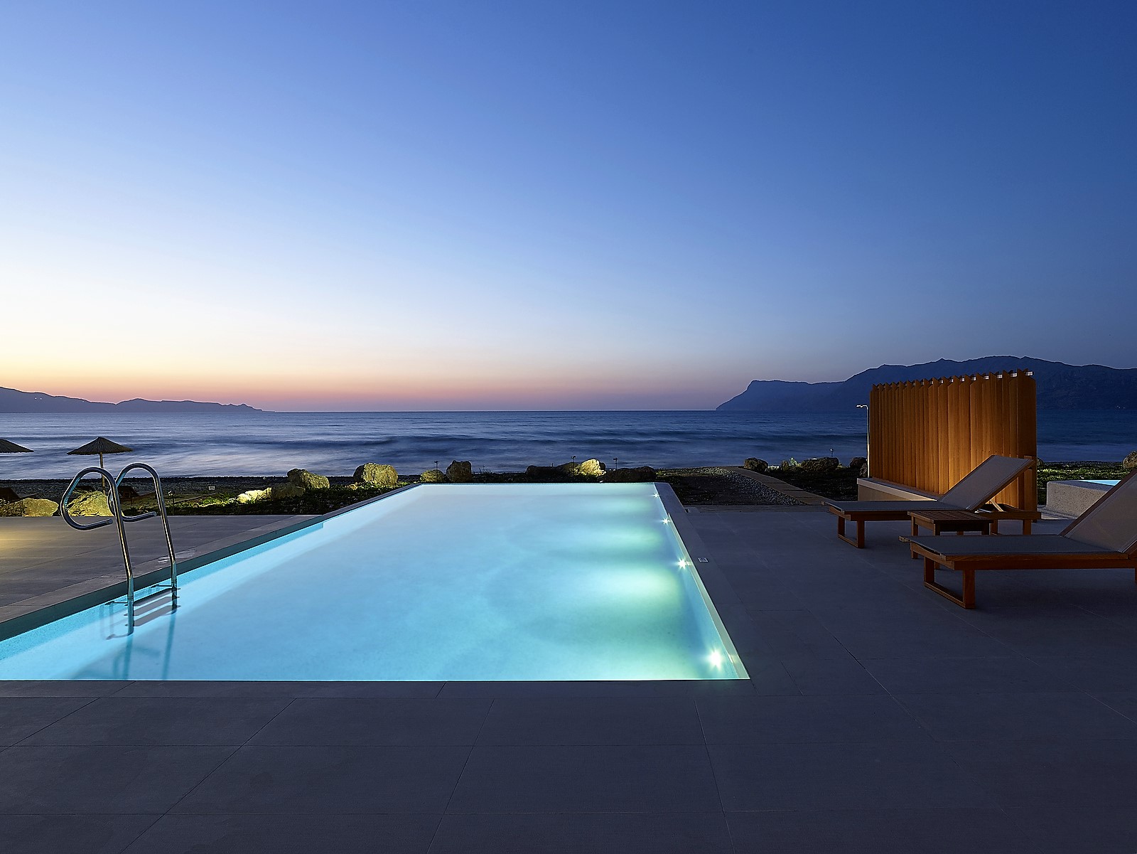 La Perla Beach Front Villa image 6
