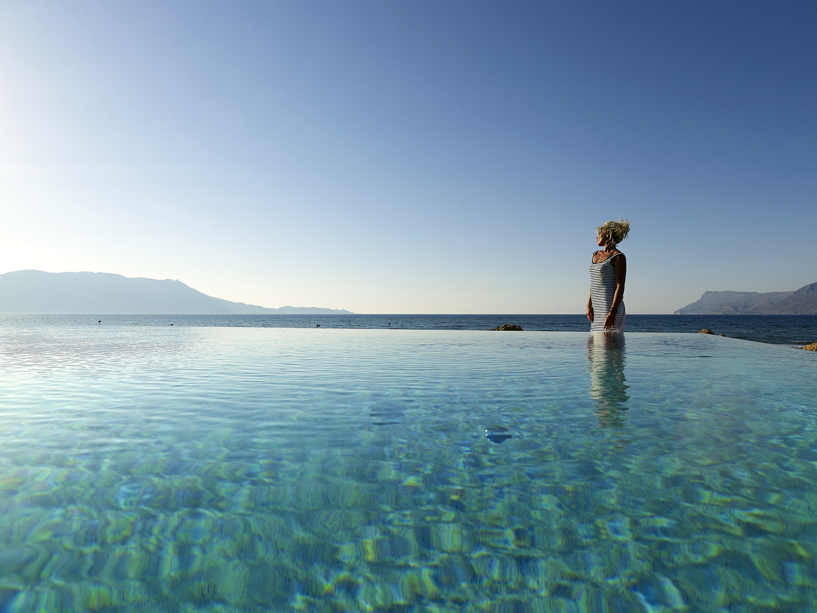 La Perla Beach Front Villa image 4