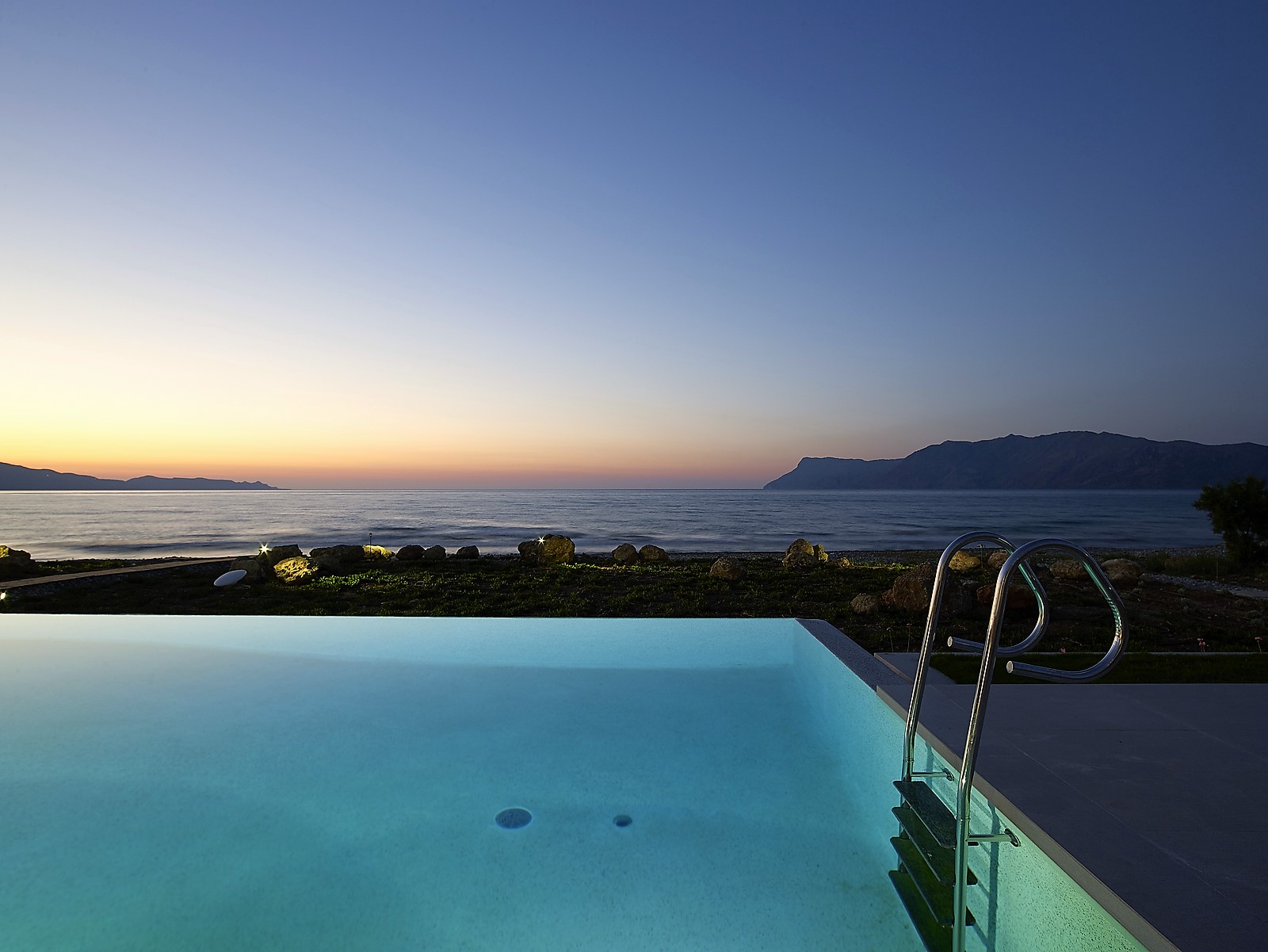 La Perla Beach Front Villa image 17