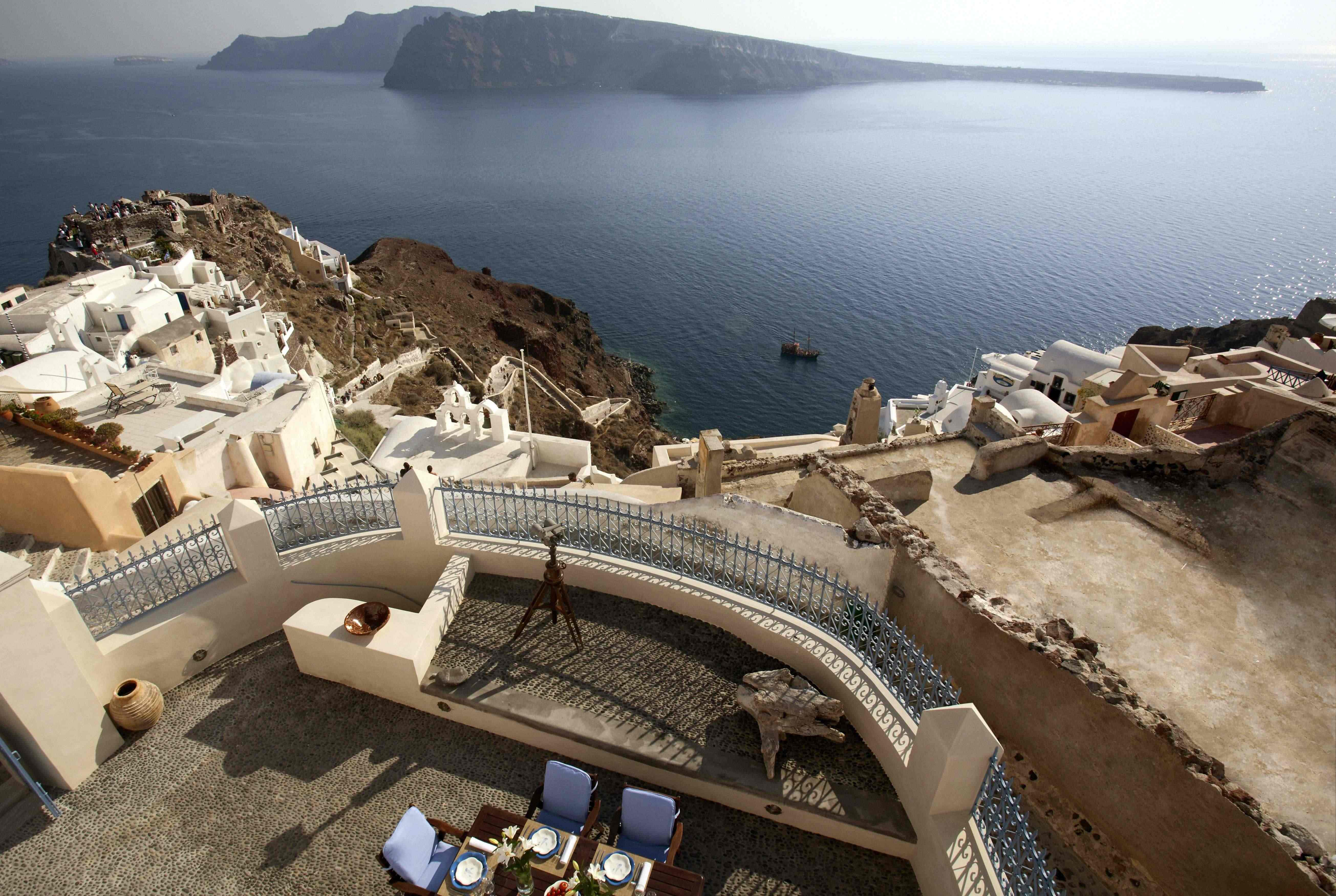 Oia Luxury Living image 4