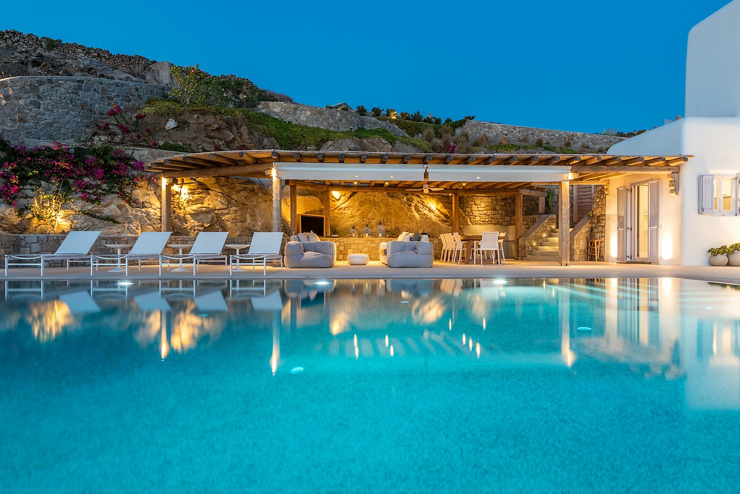 Villa Romance image 3