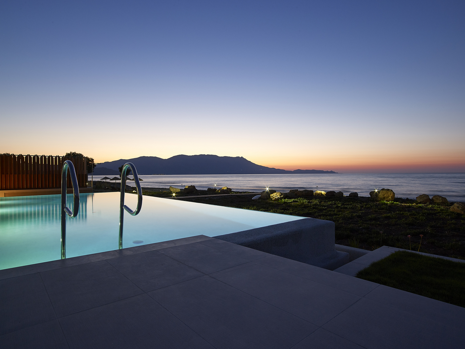 La Costa Beach Front Villa image 4
