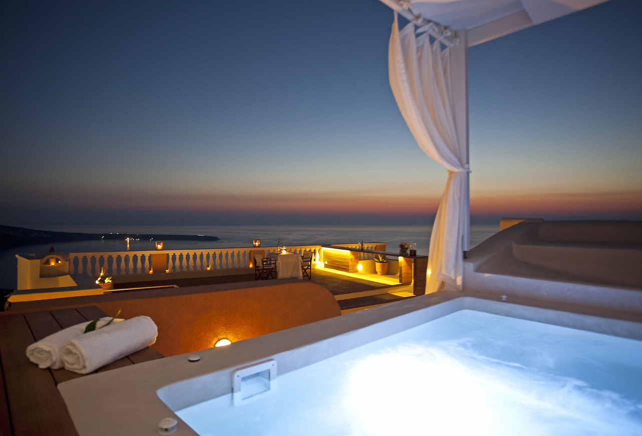 Oia Luxury Living