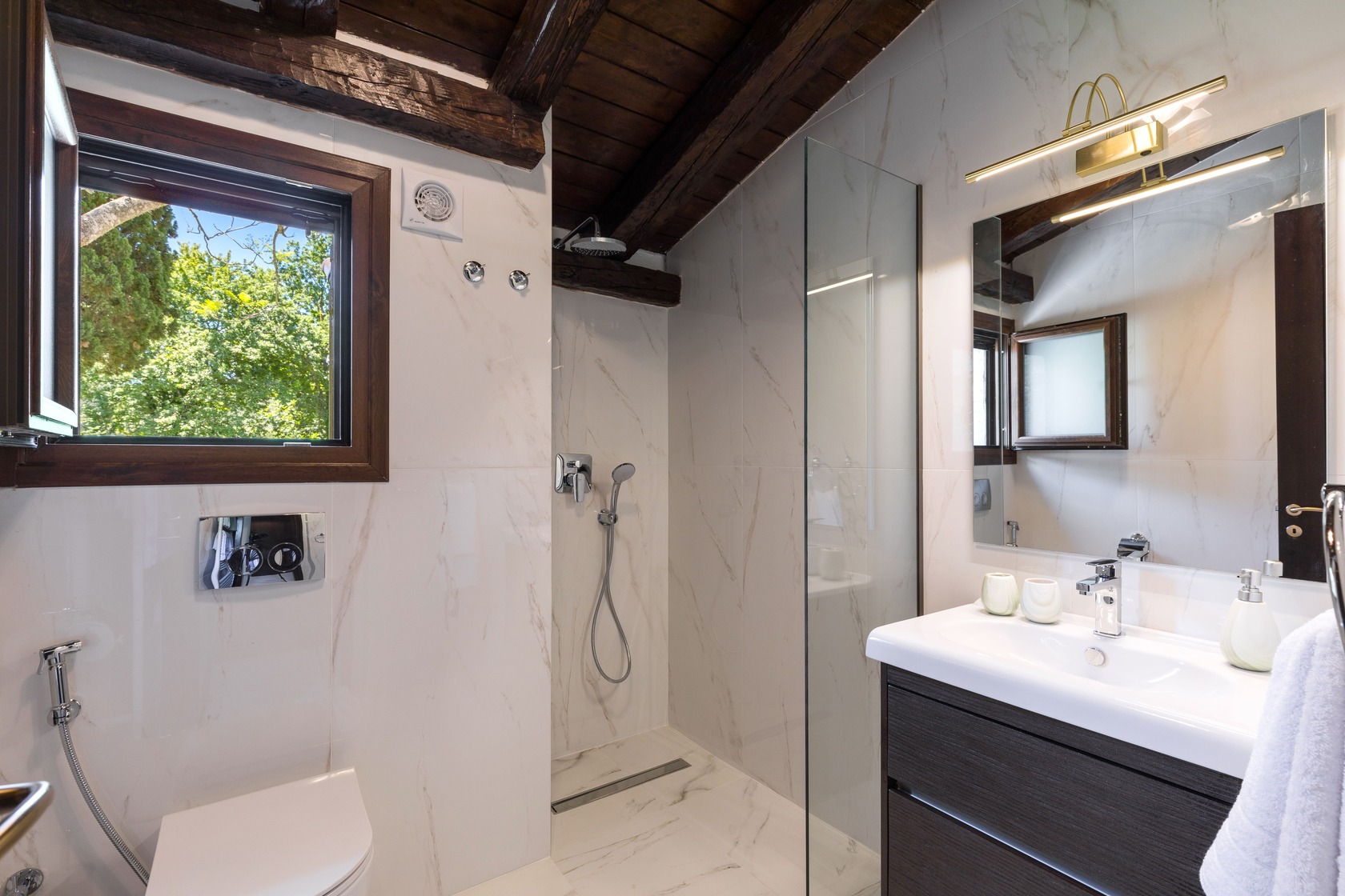 Villa Rose image 44