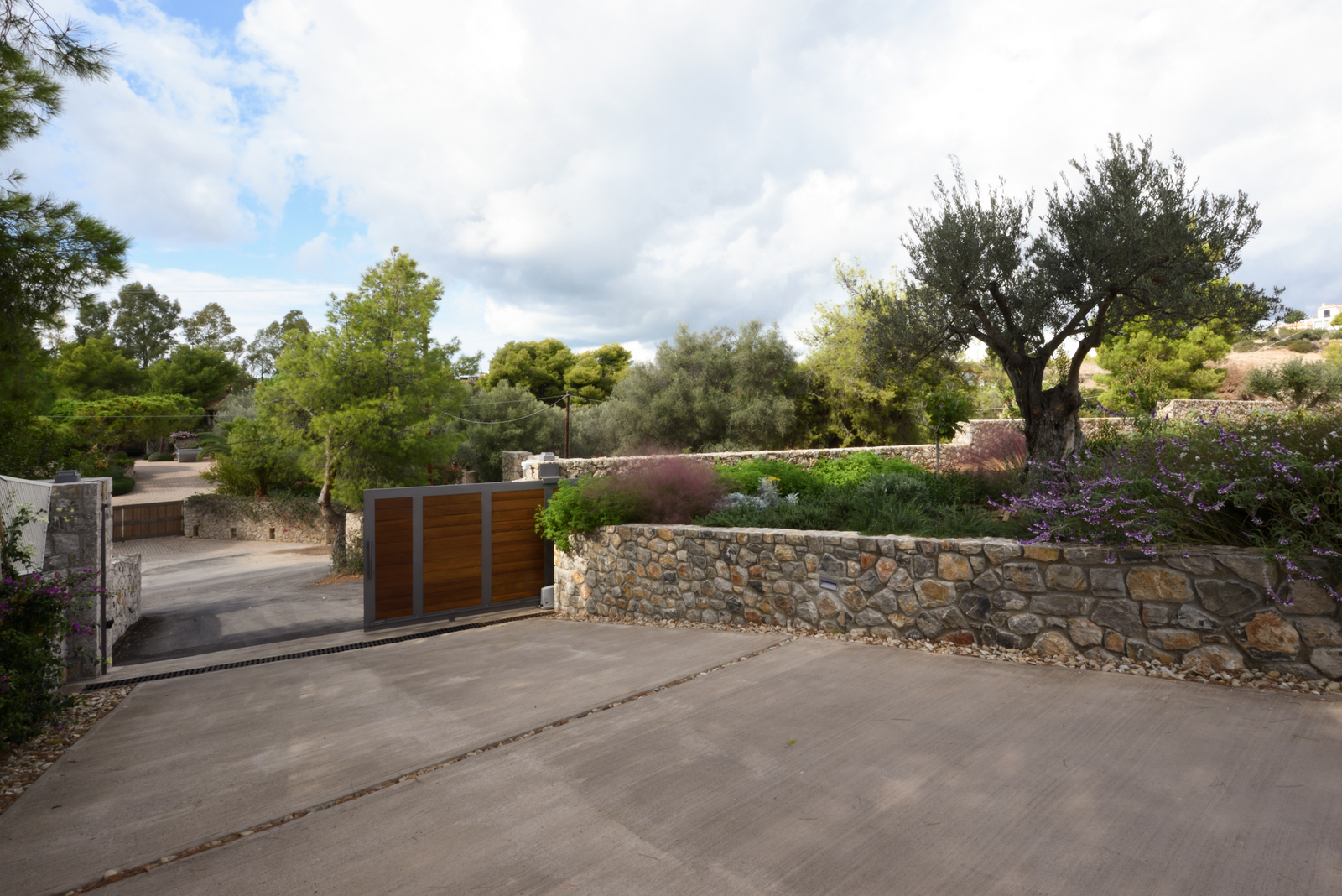 Gaelon Estate image 60