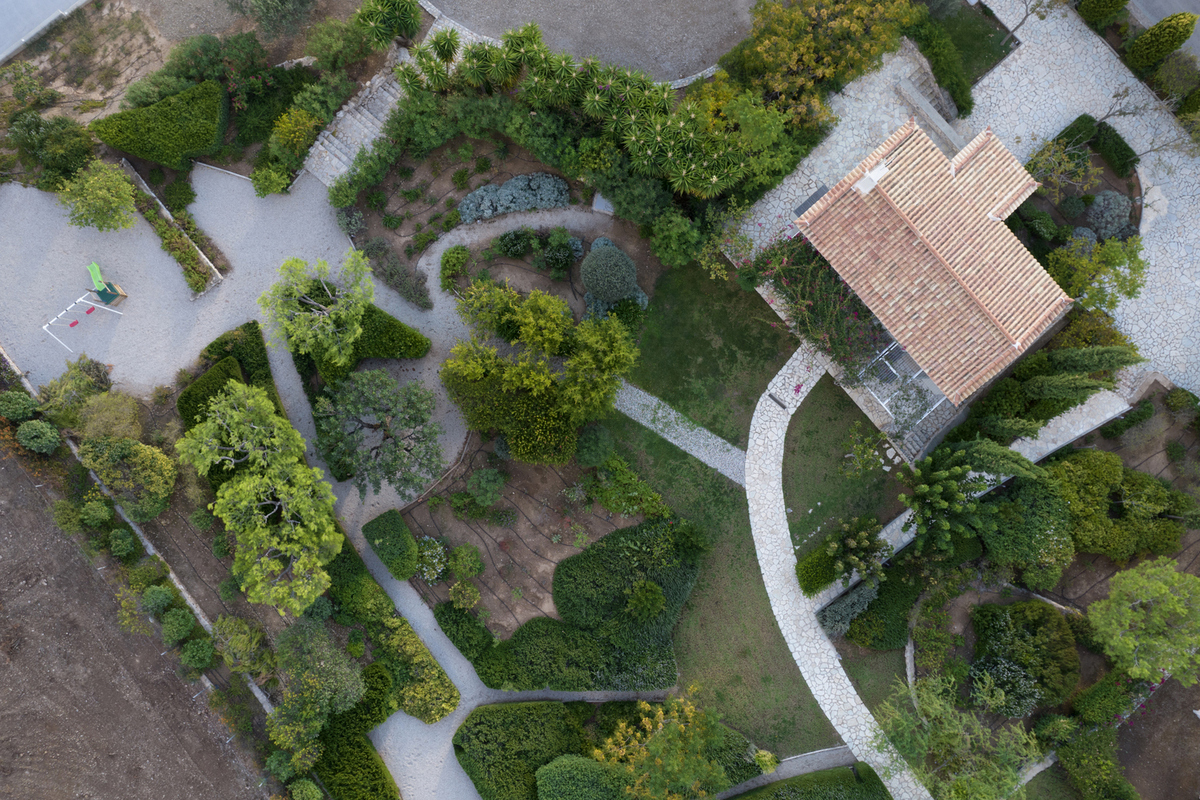 Gaelon Estate image 21