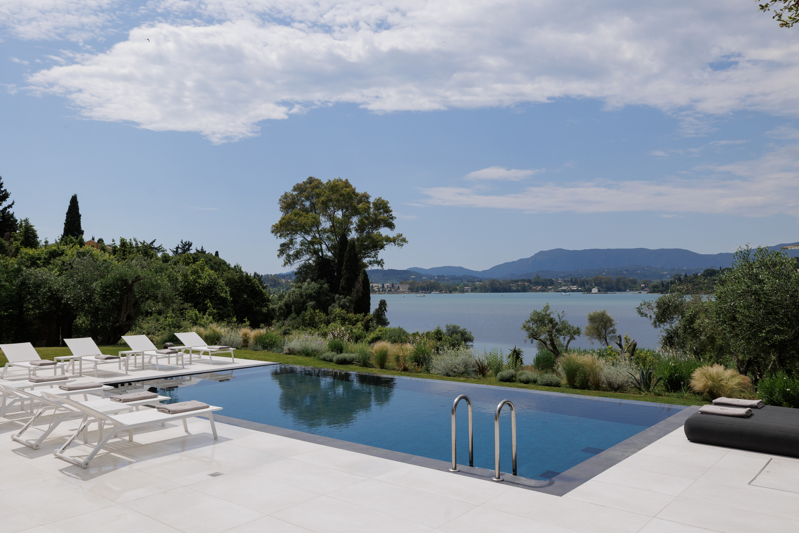 Villa Minimalista image 35