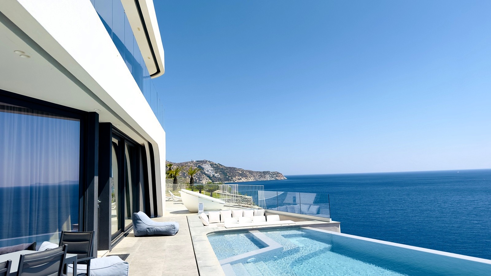 Sea Edge Villa image 4