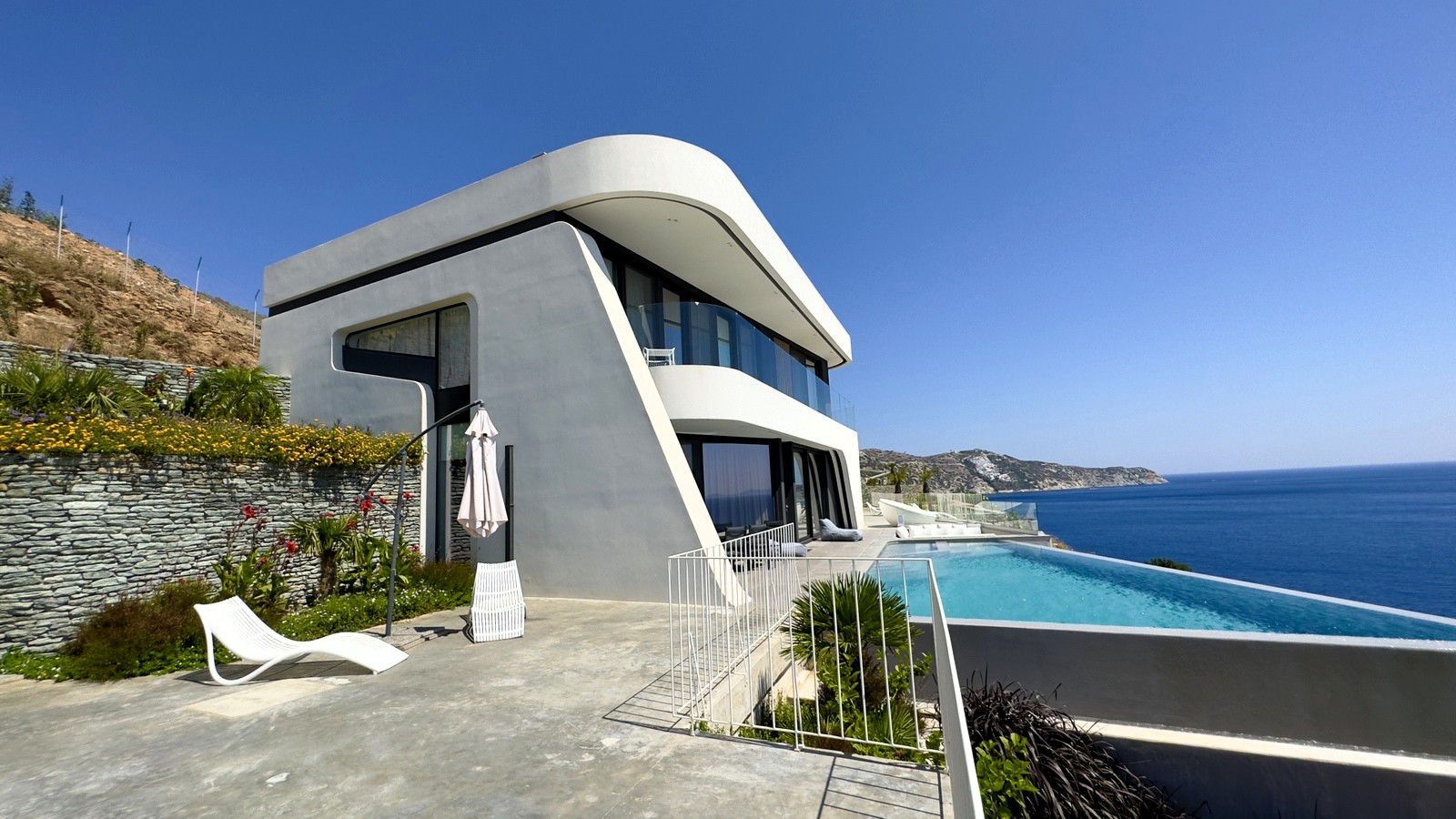 Sea Edge Villa image 3