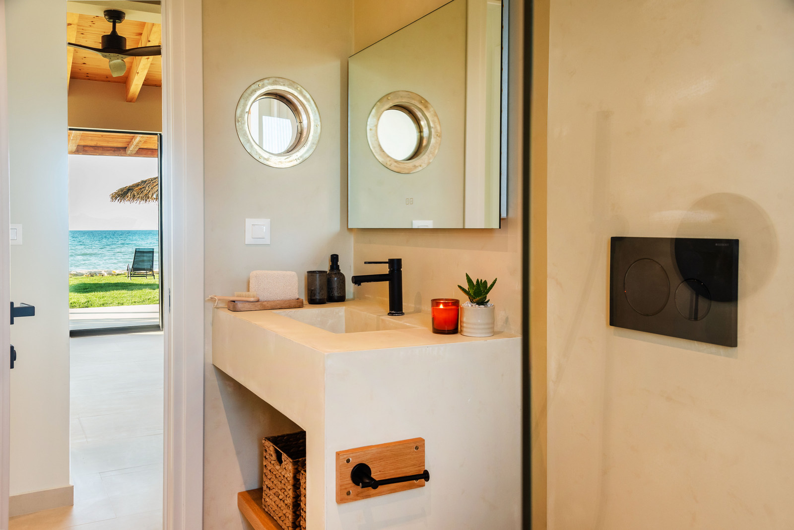Aqua Beach House image 43