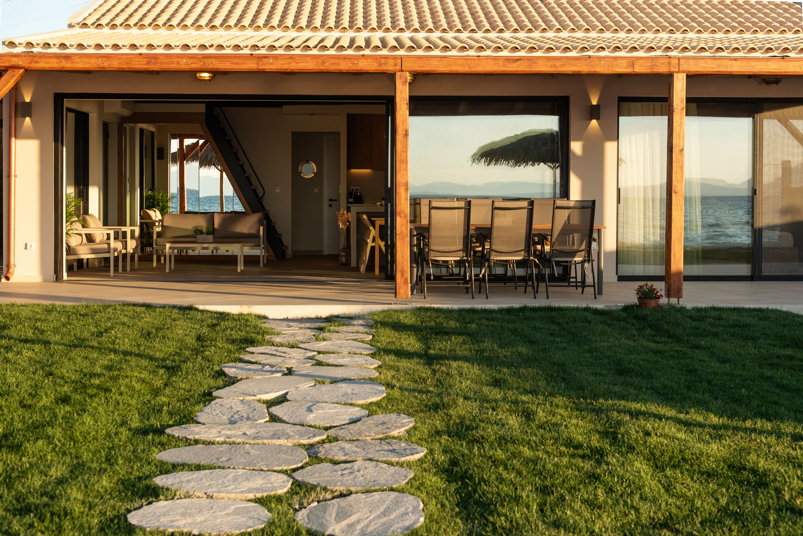 Aqua Beach House image 8