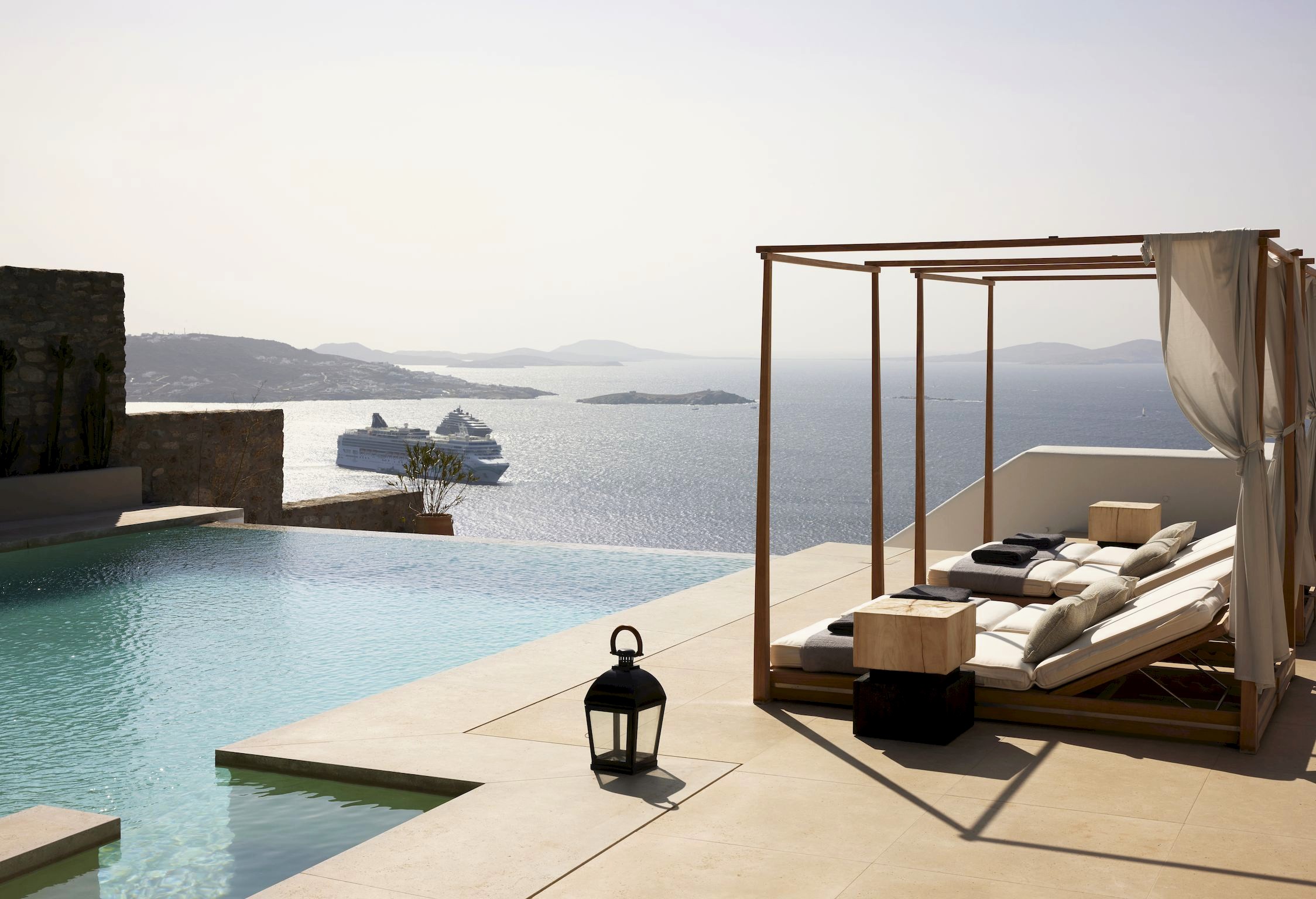 Salon Prive 22 December 2025