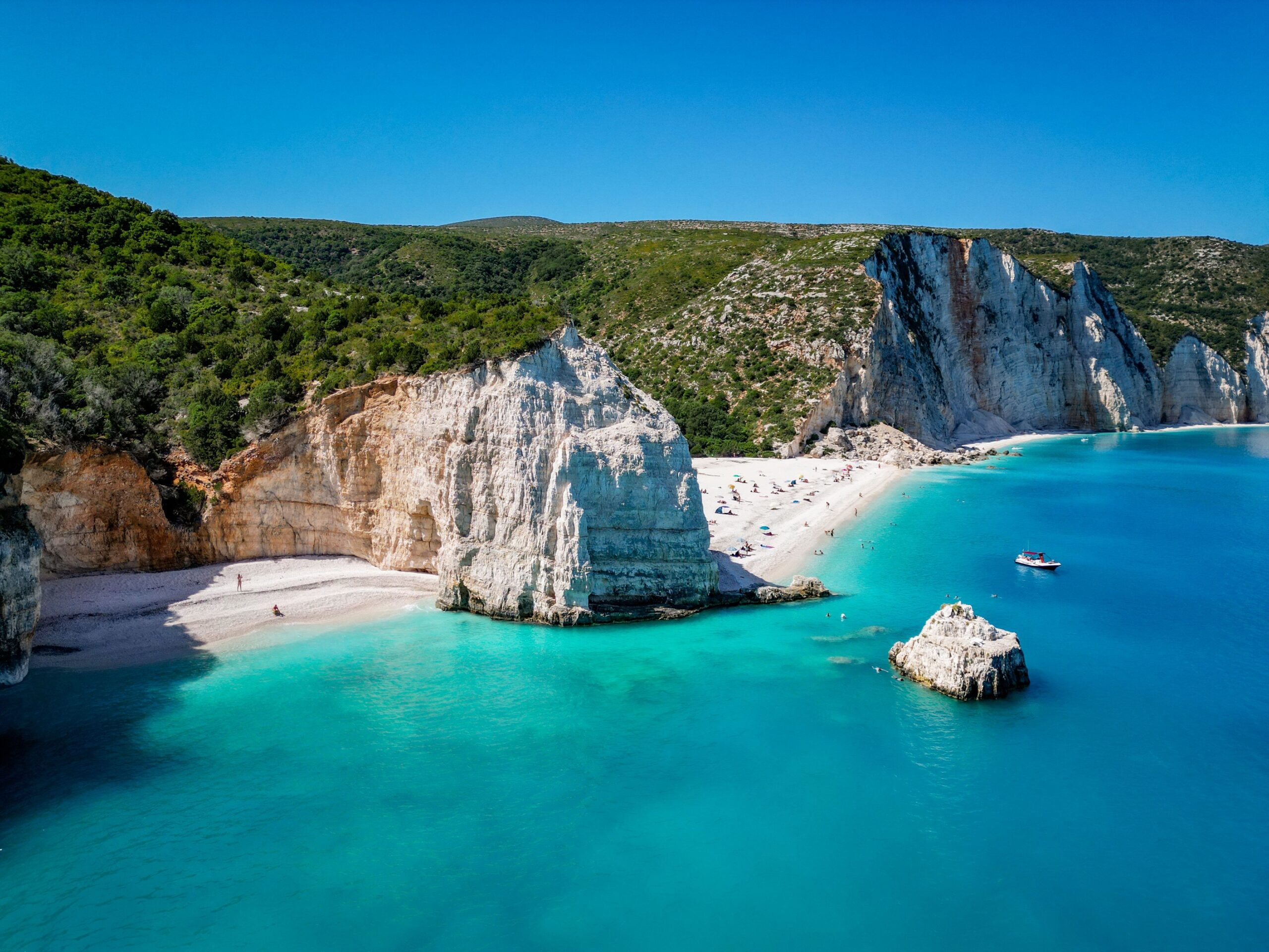 4k,Angle,Shot,Of,Fteri,Beach,,Kefalonia,,Cephalonia,,Greece,Showing