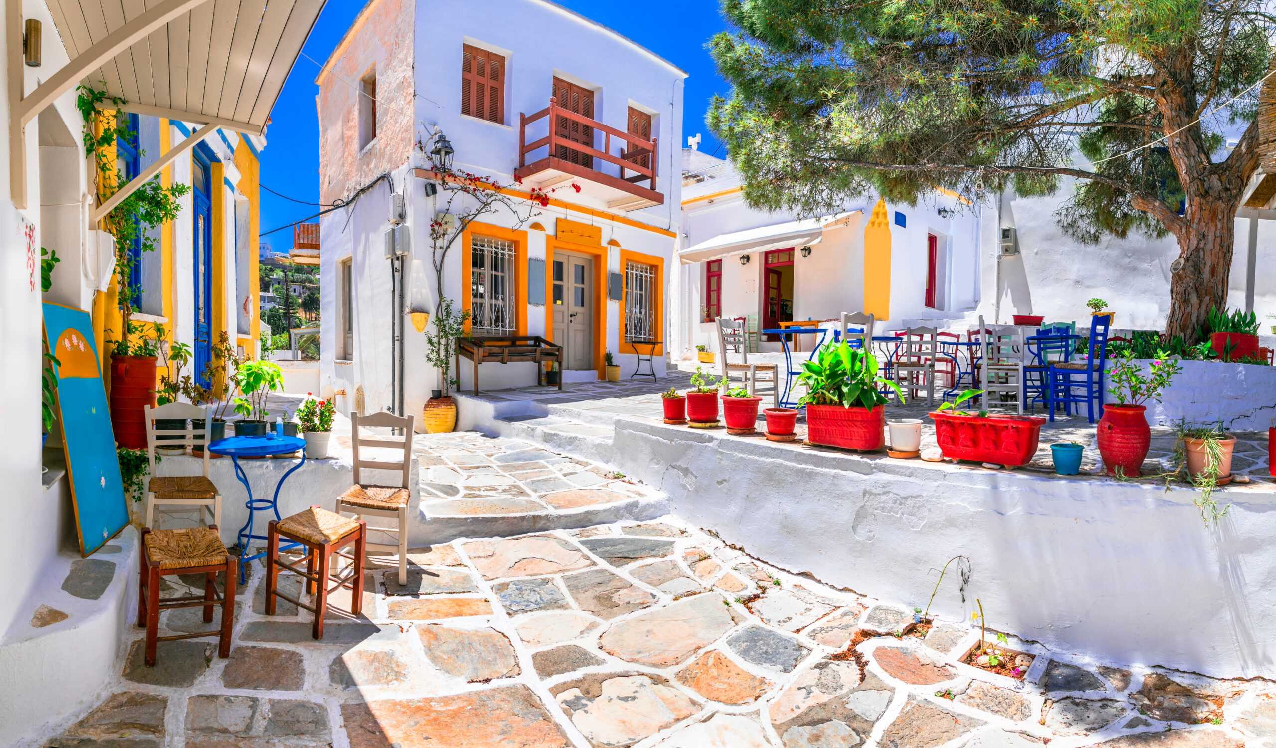 Beautiful,Lefkes,Traditional,Greek,Village,In,Paros,Island.,Charming,Coffe