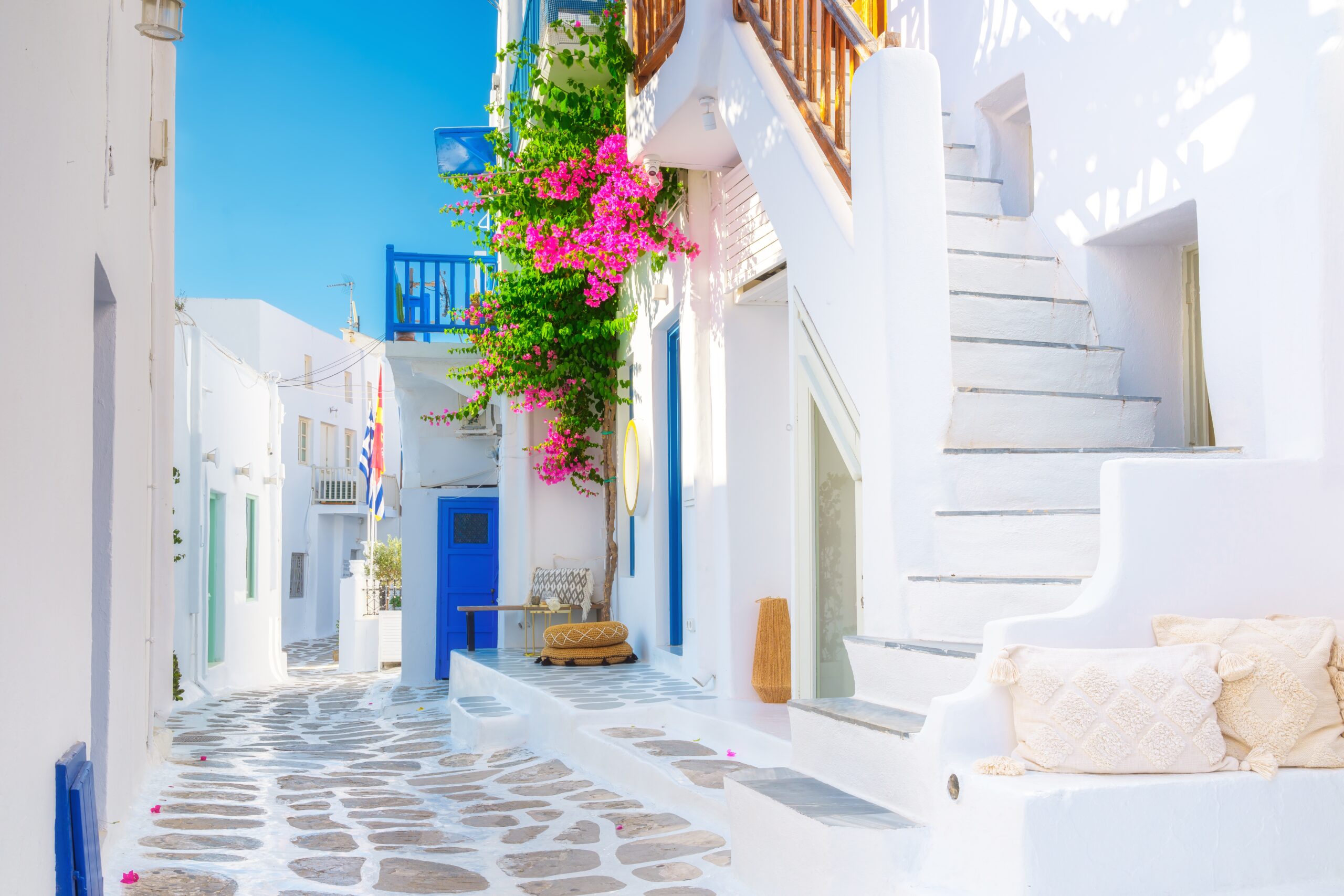 The,Island,Of,Mykonos,,Greece.,Streets,And,Traditional,Architecture.,White-colored