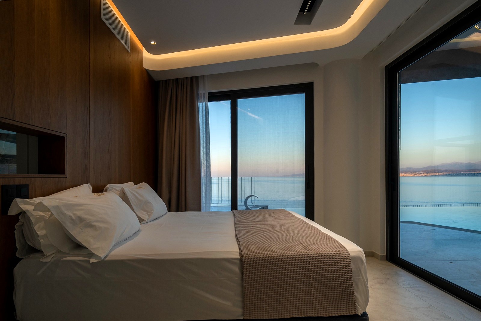 Cliff Edge Villa image 28