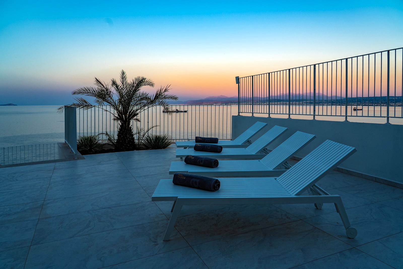 Cliff Edge Villa image 4