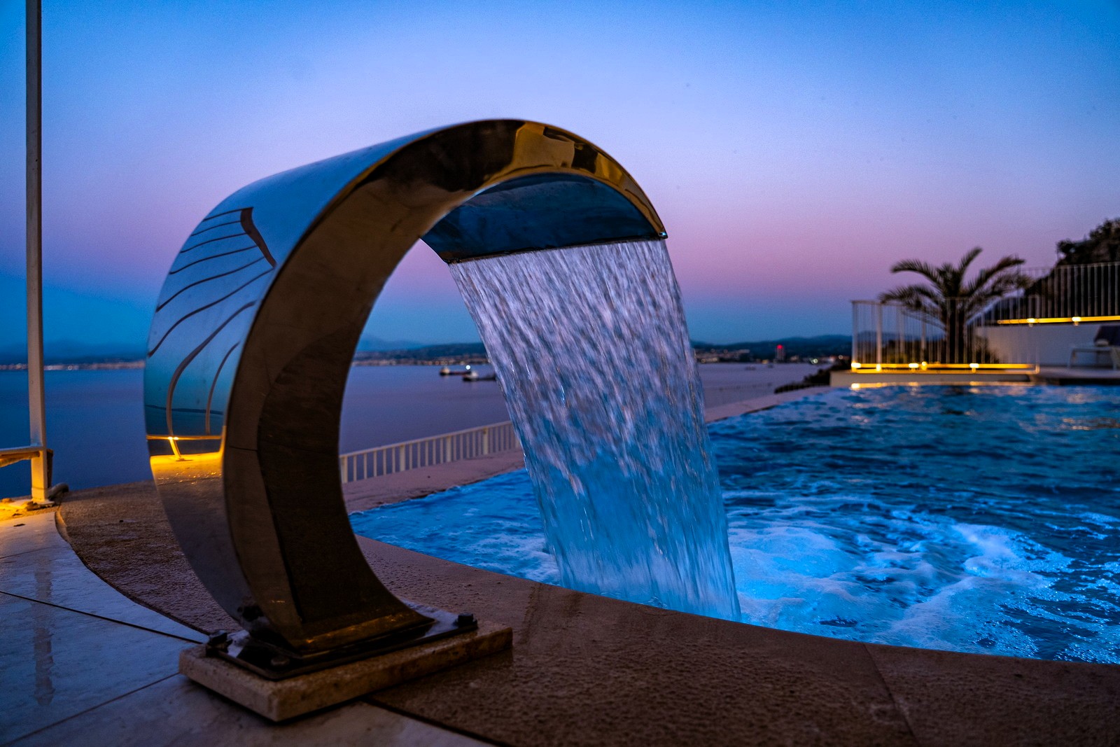 Cliff Edge Villa image 5
