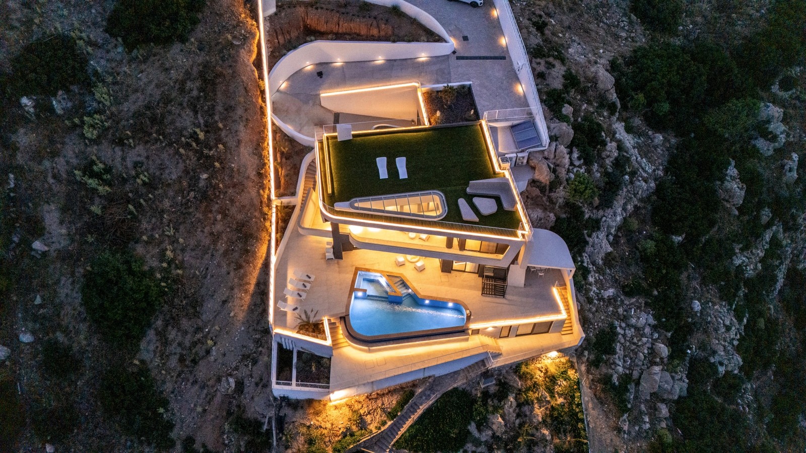 Cliff Edge Villa image 2