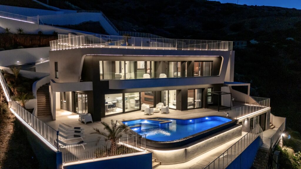 Cliff Edge Villa