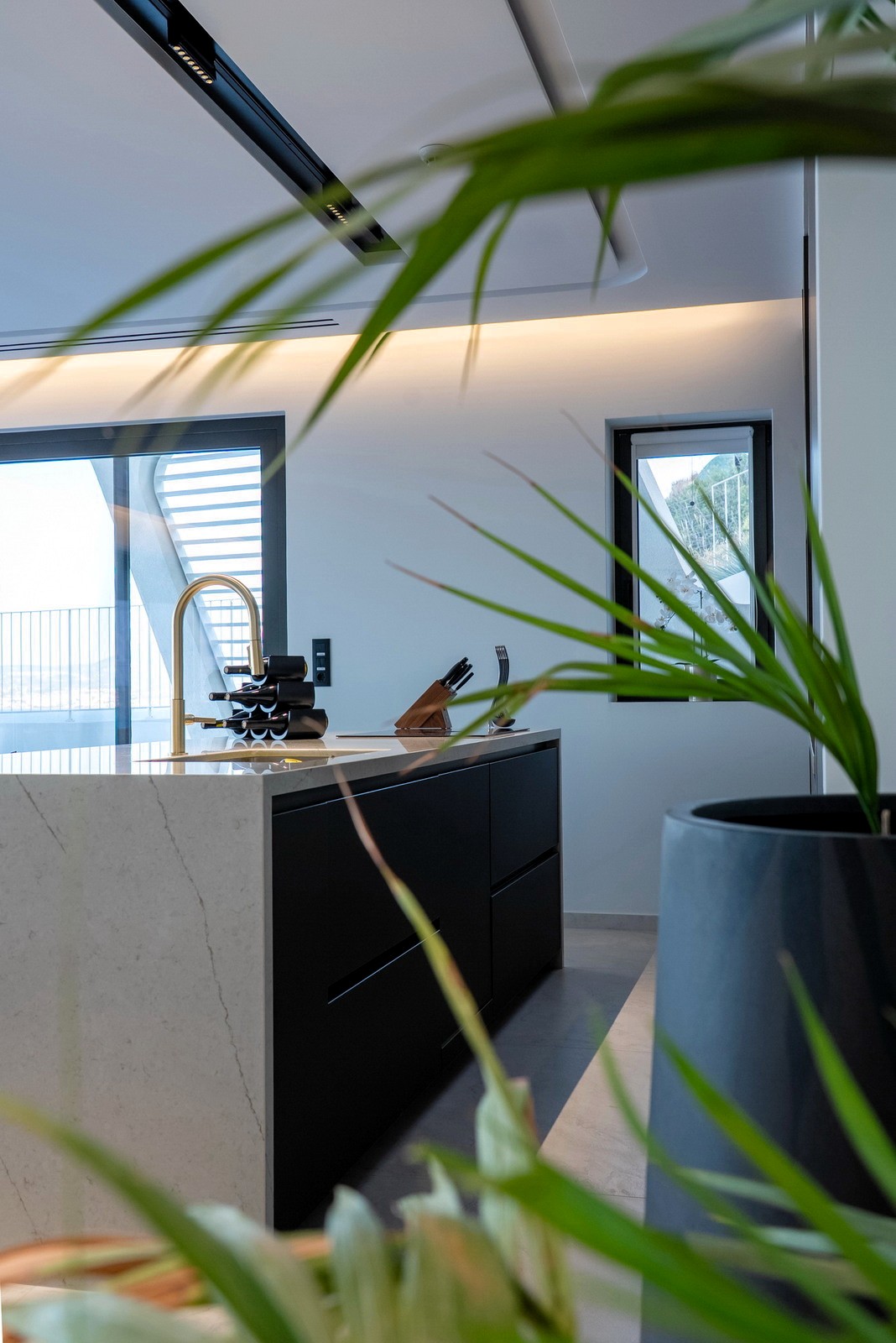 Cliff Edge Villa image 15