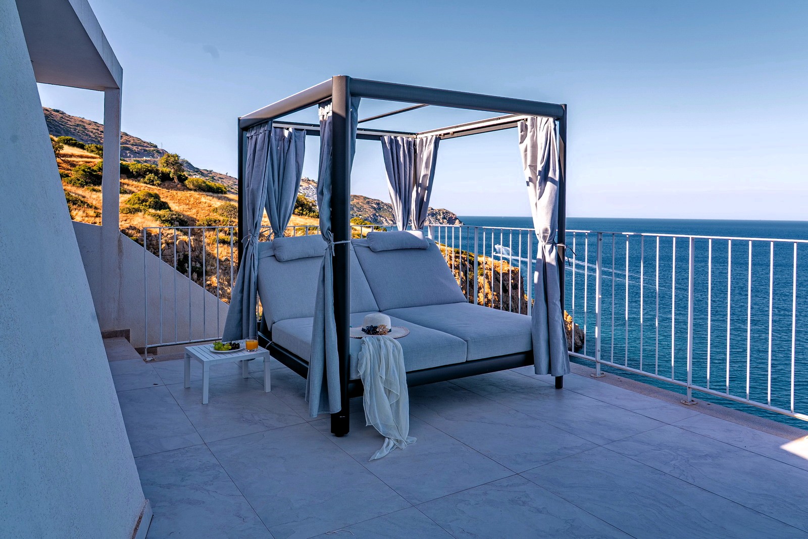 Cliff Edge Villa image 6